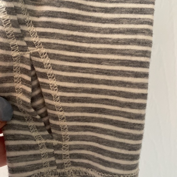 Womens Lululemon top size 2 - Picture 4 of 9